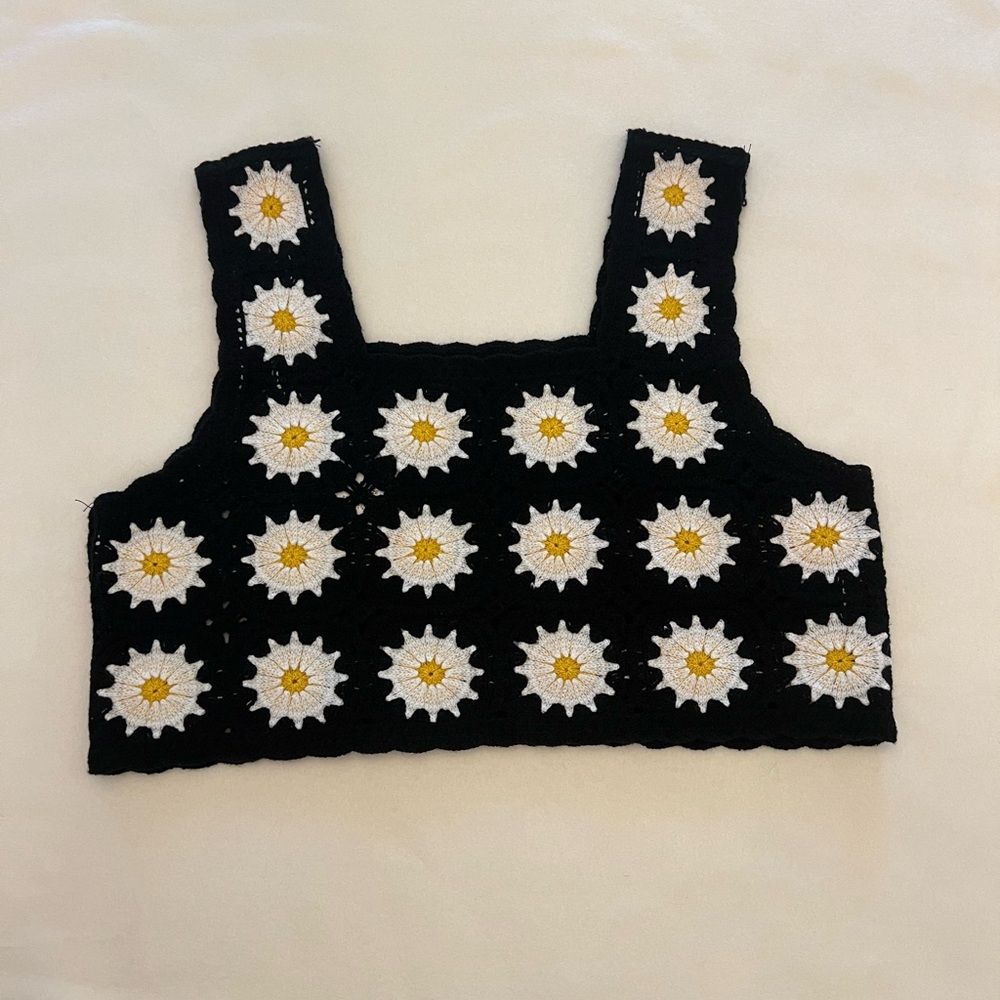 Black Sleeveless Boxy Crop Top